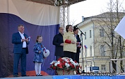 Депутаты Новгородской областной Думы приняли участие в первомайском шествии