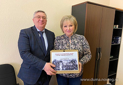 Елена Писарева передала на экспертизу РАН пакет документов для присвоения Боровичам звания «Город трудовой доблести»