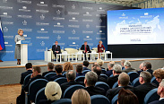 Елена Писарева принимает участие в работе Совета законодателей РФ