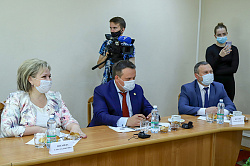 Елена Писарева приняла участие во встрече с жителями Великого Новгорода, в прошлом году заключившими социальные контракты