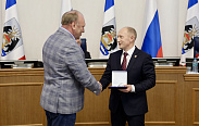 С вручения наград началось очередное заседание Новгородской областной Думы