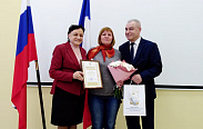 Ольга Борисова вручила Почетную грамоту Новгородской областной Думы медицинской сестре Холмского филиала Поддорской ЦРБ