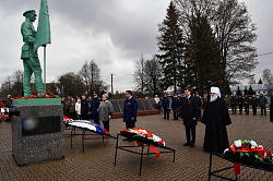 Елена Писарева приняла участие в траурной церемонии в Мясном Бору