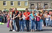 На главной площади города проводили лето
