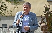 На месте находки первой берестяной грамоты открыт памятный знак