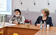 В рамках визита в Боровичский район Елена Писарева посетила Травковское поселение