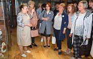Елена Писарева познакомила лидеров новгородского женского движения с уникальным новгородским промыслом
