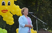 На главной площади города проводили лето