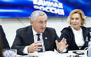 Юрий Бобрышев и сенаторы РФ выслушали вопросы, волнующие новгородцев