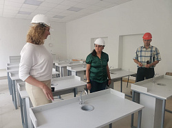 Ремонтные работы в школе №2 в Старой Руссе продолжаются