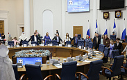 Юные новгородцы примерили на себя роль депутатов регионального парламента