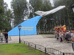 В Старой Руссе открыли обновленный памятник авиаторам Северо-Западного фронта