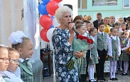 Елена Писарева и Алексей Чурсинов встретили День знаний в своей родной школе