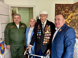 Луганские ветераны Великой Отечественной войны получили подарки и поздравления из Новгородской области