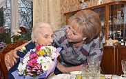 Елена Писарева поздравила Зинаиду Ивановну Андрееву с 99-летием