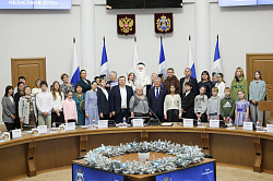Юные новгородцы примерили на себя роль депутатов регионального парламента