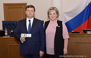 Юрию Боровикову вручили удостоверение и нагрудный знак депутата Новгородской областной Думы