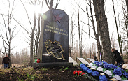 Новгородская областная Дума провела субботник на воинском мемориале