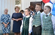 Елена Писарева и Алексей Чурсинов встретили День знаний в своей родной школе