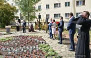 На месте находки первой берестяной грамоты открыт памятный знак