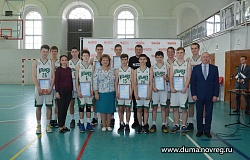 Елена Писарева поздравила юных баскетболистов с успешным завершением соревновательного сезона