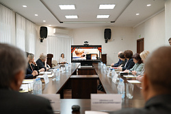 Комитет Новгородской областной Думы по здравоохранению, социальной политике и делам ветеранов провел выездное заседание