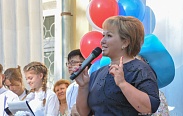 Елена Писарева и Алексей Чурсинов встретили День знаний в своей родной школе