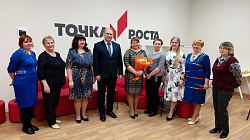 Депутат поздравил педагогический коллектив школы села Зарубино с наступающим 8 Марта