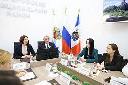 Юрий Бобрышев предложил молодым парламентариям подключиться к дискуссии по электросамокатам