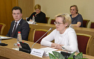 Елена Писарева обратилась к депутатам с призывом не прекращать работу по оказанию помощи жителям региона