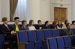 Старшеклассники из гимназии и школ Валдая посетили Новгородскую областную Думу
