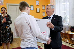 Юрий Бобрышев поздравил воспитанников приюта «Надежда» с Днём защиты детей