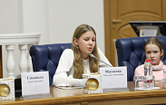 Юные новгородцы примерили на себя роль депутатов регионального парламента