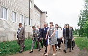 Члены комитета Новгородской областной Думы по образованию, культуре и спорту посетили образовательные учреждения Шимского района