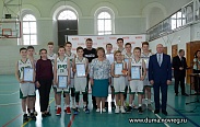 Елена Писарева поздравила юных баскетболистов с успешным завершением соревновательного сезона