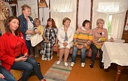 Елена Писарева познакомила лидеров новгородского женского движения с уникальным новгородским промыслом