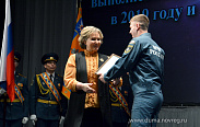 Елена Писарева поздравила новгородских спасателей с профессиональным праздником