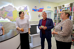 Юрий Бобрышев осмотрел социально значимые объекты в Поддорье