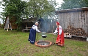 Елена Писарева познакомила лидеров новгородского женского движения с уникальным новгородским промыслом