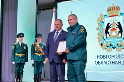 Новгородские пожарные отметили профессиональный праздник