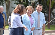 На главной площади города проводили лето