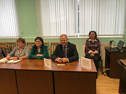 Заместитель председателя Новгородской областной Думы Владимир Королев работает в Окуловском районе