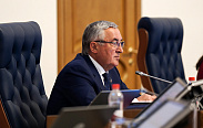 В ходе правительственного часа Юрий Бобрышев озвучил вопросы, которые жители региона задавали в социальных сетях