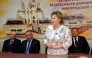 Сотрудники новгородской Госавтоинспекции отмечают профессиональный праздник