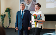 В преддверии 8 марта Юрий Бобрышев поздравил женщин-глав и председателей Дум районов и округов
