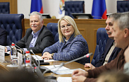 Юные новгородцы примерили на себя роль депутатов регионального парламента