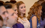 Елена Писарева вручила медали выпускникам гимназии "Исток", с отличием окончившим обучение