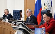 Депутаты продолжают работать над расширением мер поддержки для новгородских семей с детьми 