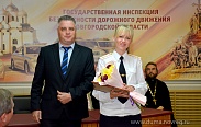 Сотрудники новгородской Госавтоинспекции отмечают профессиональный праздник