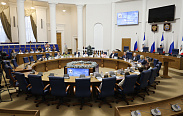 Юные новгородцы примерили на себя роль депутатов регионального парламента